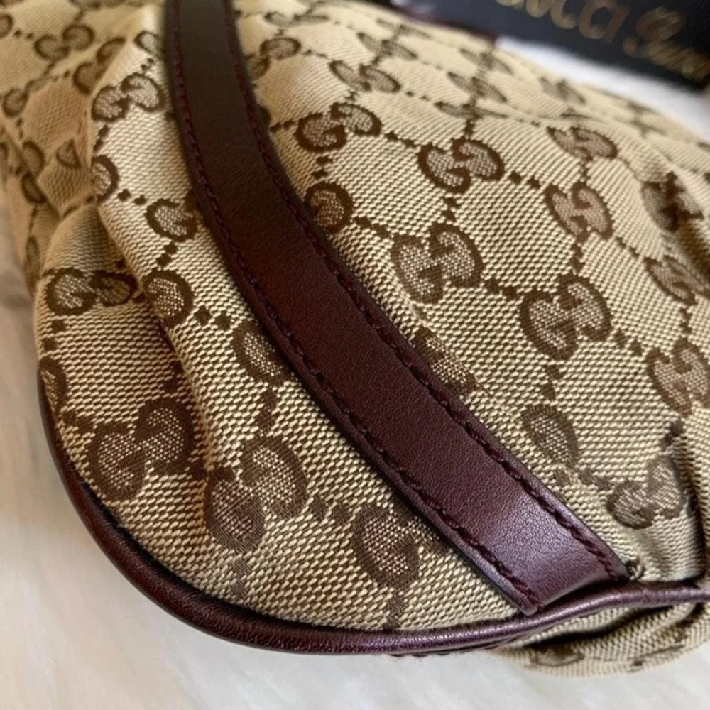 Gucci crossbody with original dustbag